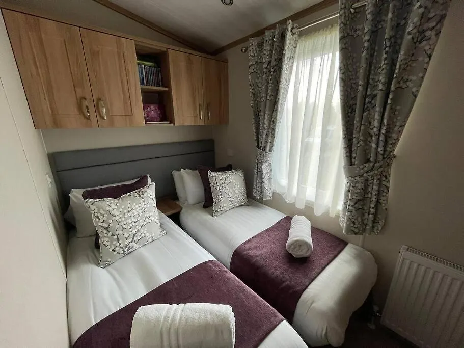 Woods Lodge With Hot Tub York