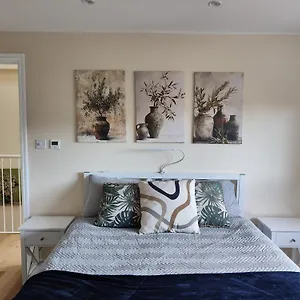 Clifton House O2 & Excel With Private Bathroom And Breakfast Option , London United Kingdom